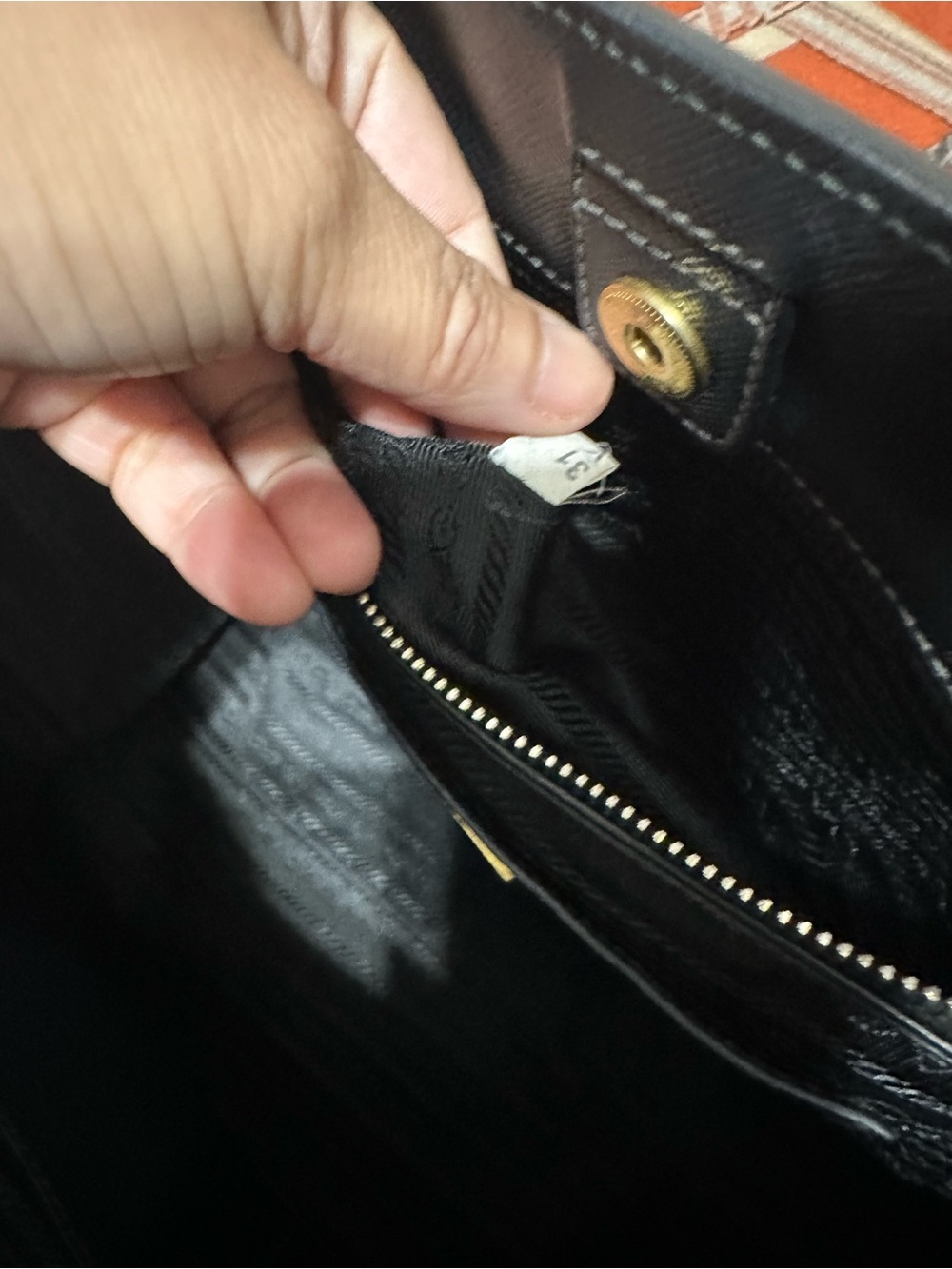 PRADA ❤️🌟BLACK SAFFIANO LUX LEATHER TOTE W/ WHITE SIDE PANELS ⭐️ - Picture 9 of 10